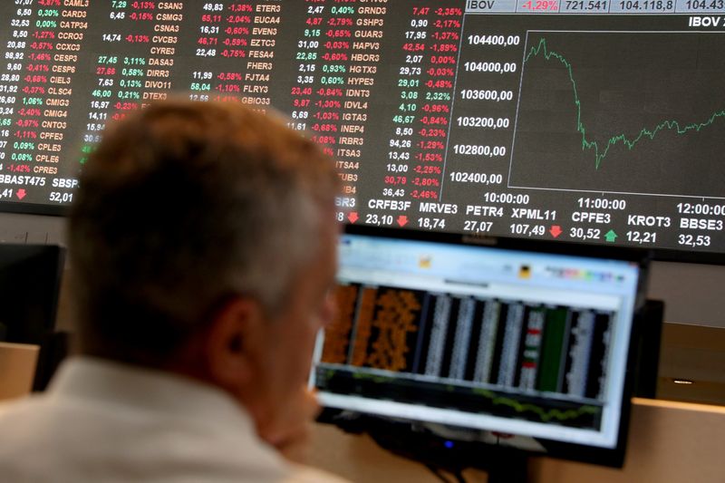 &copy; Reuters. FILE PHOTO: An electronic board showing the graph of the recent fluctuations of market indices is seen as a man works on the floor of Brazil's B3 Stock Exchange in Sao Paulo, Brazil, July 25, 2019. REUTERS/Amanda Perobelli/File Photo