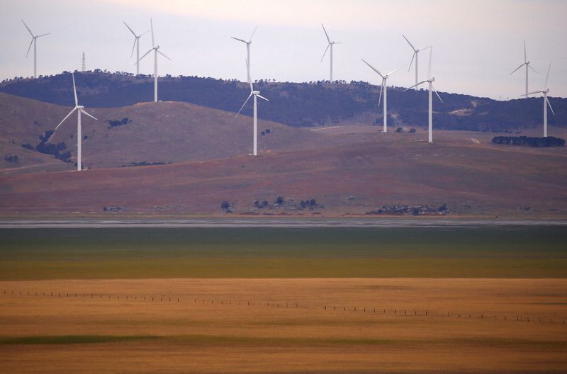 &copy; Reuters. 　６月３０日、豪エネルギー市場運営会社オーストラリア・エネルギー市場オペレーター（ＡＥＭＯ）は、送電網に関する長期計画を公表し、再生可能エネルギーへの移行を加速させるため