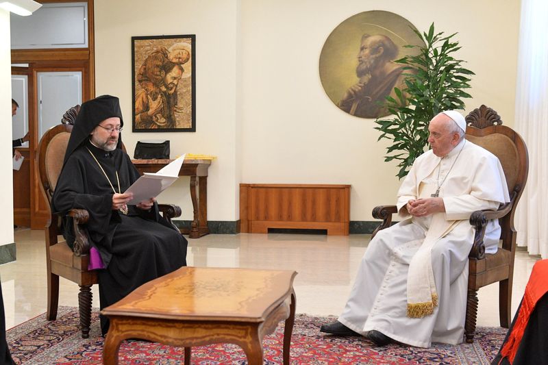 &copy; Reuters. Pope Francis meets with Job Getcha, Eastern Orthodox archbishop of Telmessos, during a private audience, as part of their delegation of the Ecumenical Patriarchate of Constantinople, at the Vatican June 30, 2022. Vatican Media/­Handout via REUTERS
