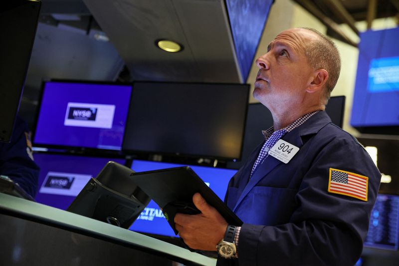 &copy; Reuters. A trader works on the floor of the New York Stock Exchange (NYSE) in New York City, U.S., June 22, 2022.  REUTERS/Brendan McDermid