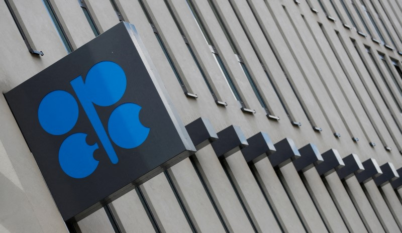 &copy; Reuters. FILE PHOTO: The logo of the Organization of the Petroleoum Exporting Countries (OPEC) is seen at OPEC's headquarters in Vienna, Austria June 19, 2018.   REUTERS/Leonhard Foeger/