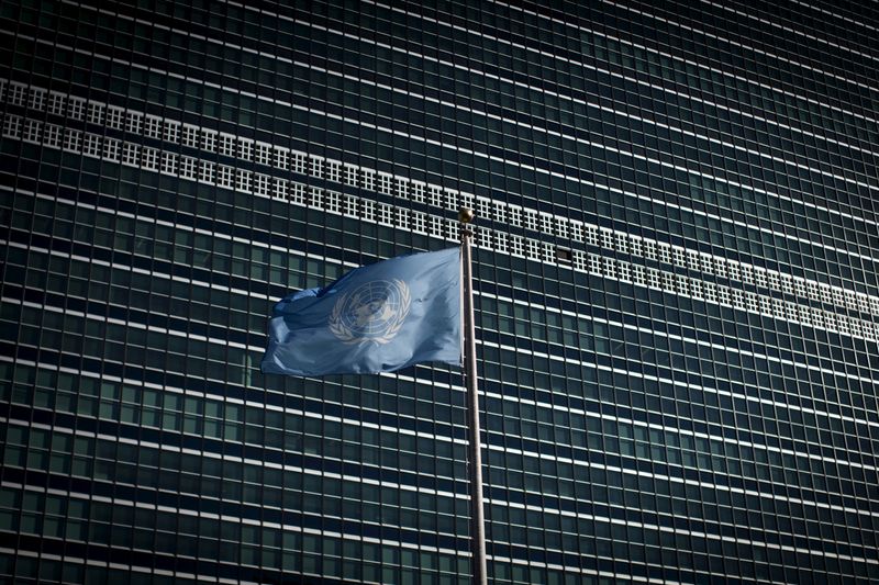 &copy; Reuters. FILE PHOTO: The United Nations flag flies in front of the Secretariat Building at the United Nations headquarters in New York City September 18, 2015. REUTERS/Mike Segar