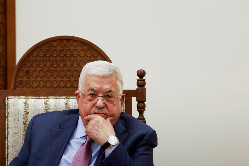 &copy; Reuters. الرئيس الفلسطيني محمود عباس في رام الله - صورة من أرشيف رويترز. 