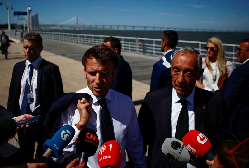 &copy; Reuters. French President Emmanuel Macron speaks to the media next to Portugal President Marcelo Rebelo de Sousa during the 2022 U.N. Ocean Conference in Lisbon, Portugal, June 30, 2022. REUTERS/Pedro Nunes
