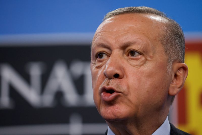 &copy; Reuters. 　トルコのエルドアン大統領は６月３０日、北大西洋条約機構（ＮＡＴＯ）加盟申請を巡る約束をフィンランドとスウェーデンが守らなければ、国内の批准手続きを行わないと述べた。マド