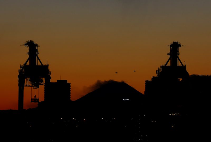 &copy; Reuters. FILE PHOTO: Cranes at an industrial port are seen in front of Mount Fuji in Tokyo, Japan, February 17, 2022. REUTERS/Kim Kyung-Hoon