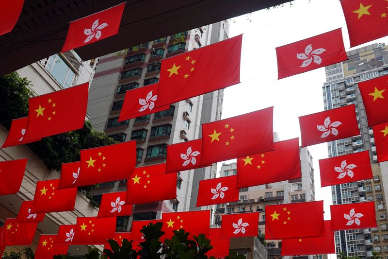 &copy; Reuters. 　６月３０日、ジョンソン英首相は、香港返還２５年に合わせて投稿したビデオメッセージで、中国政府が返還時に交わされた民主的権利に関する公約を守るよう、できる限りのことを行う