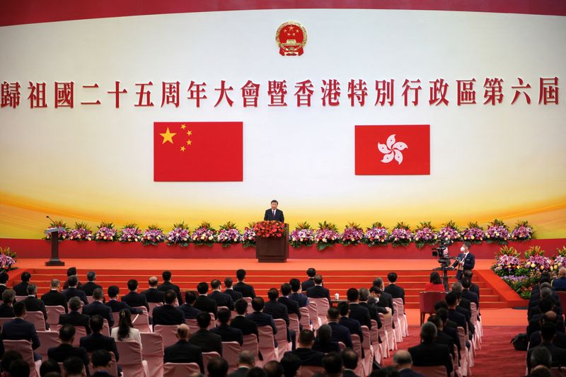 &copy; Reuters. 　７月１日、中国の習近平国家主席は、返還から２５年を迎えた香港で演説し、香港の「一国二制度」を変える理由はないと述べた。写真は習主席。香港での代表撮影（２０２２年／ロイタ