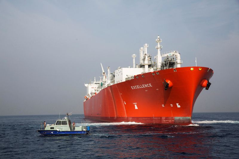 &copy; Reuters. FOTO DE ARCHIVO: Un buque de transporte de gas natural licuado en el Mediterráneo, a unos 10 km de la costa de la ciudad israelí de Hadera, el 22 de enero de 2014. REUTERS/Baz Ratner