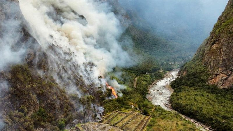 &copy; Reuters. Incêndio florestal perto de Machu Picchu, no Peru
29/06/2022
Ministério da Cultura do Peru/Divulgação via REUTERS