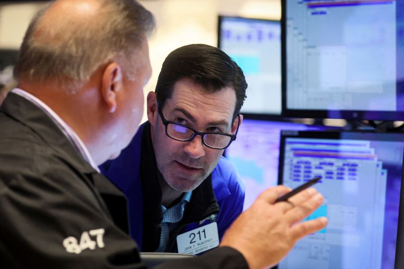 Wall Street cierra el primer día del tercer trimestre con un repunte de alivio
