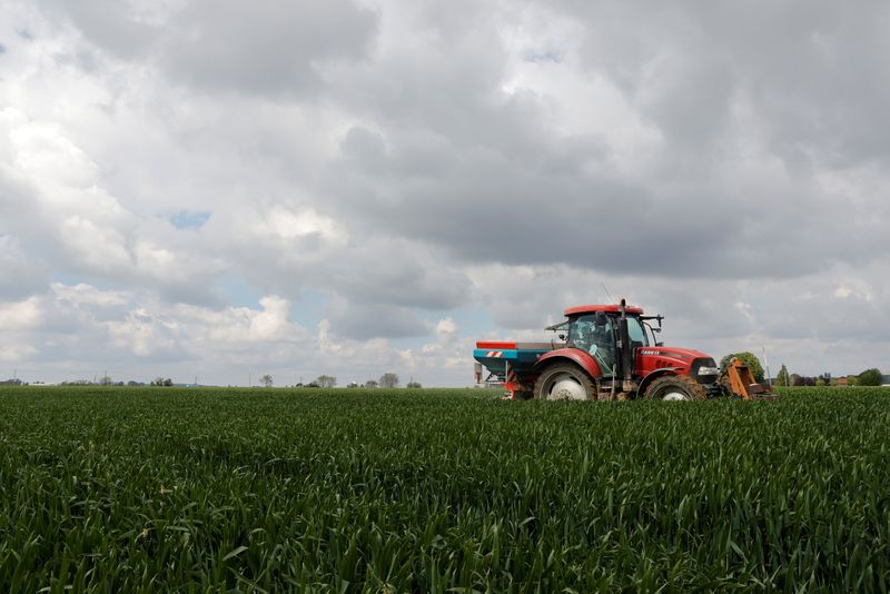 &copy; Reuters. Produtor aplica fertilizante
27/05/2021
REUTERS/Pascal Rossignol