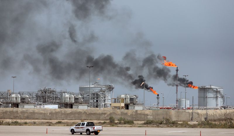 &copy; Reuters. جانب من حقل مجنون النفطي العراقي بالقرب من البصرة - صورة من أرشيف رويترز. 