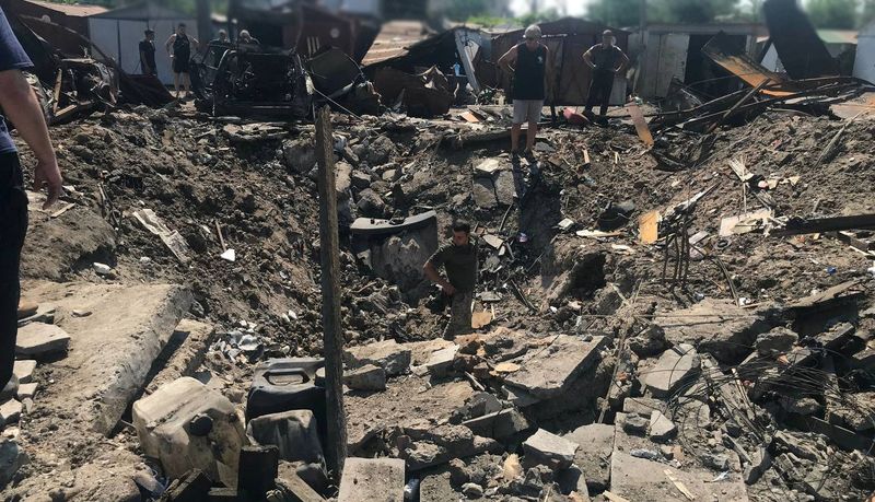 &copy; Reuters. De puissantes explosions ont été entendues samedi tôt en matinée dans la ville ukrainienne de Mykolaiv, située dans la région portuaire d'Odessa, selon le maire de la ville qui a appelé les habitants à se mettre à l'abri. /Photo prise le 29 juin 