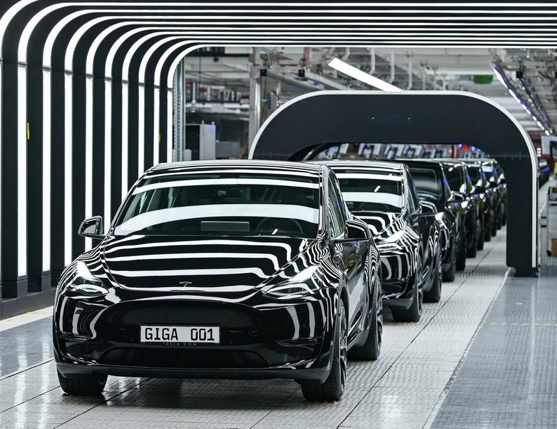 &copy; Reuters. FILE PHOTO: Model Y cars are pictured during the opening ceremony of the new Tesla Gigafactory for electric cars in Gruenheide, Germany, March 22, 2022. Patrick Pleul/Pool via REUTERS