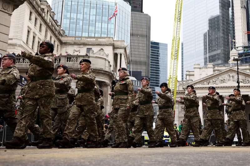 الجيش البريطاني يعلن استعادة حسابه على تويتر وقناته على يوتيوب