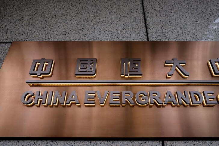 &copy; Reuters. 　経営難に陥っている中国恒大集団は、同社に対する会社清算の申し立てに反対するため、海外債権者に支援を求めている。関係者が明らかにした。写真は香港にある同社のビルで２０２１