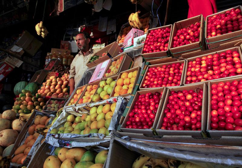 &copy; Reuters. FILE PHOTO: A man sells fruit from his stall along a road in Srinagar June 23, 2011.  REUTERS/Fayaz Kabli/File Photo