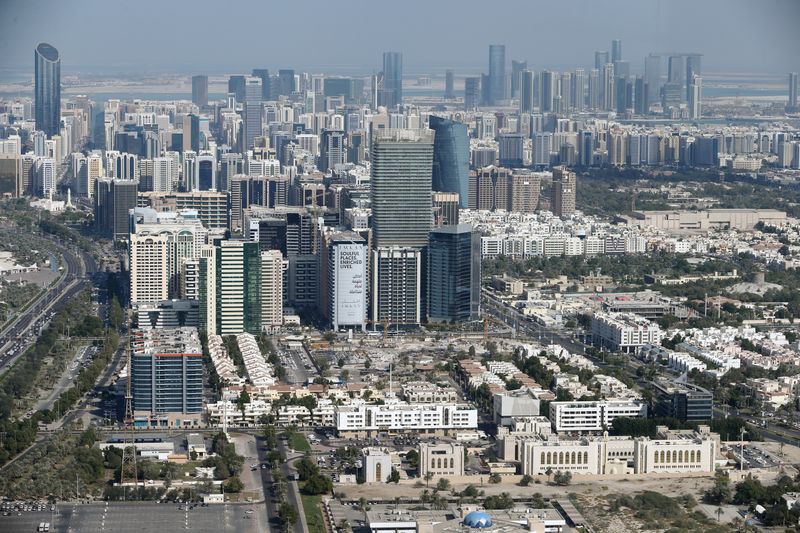 © Reuters. منظر عام لمدينة أبوظبي في صورة من أرشيف رويترز.