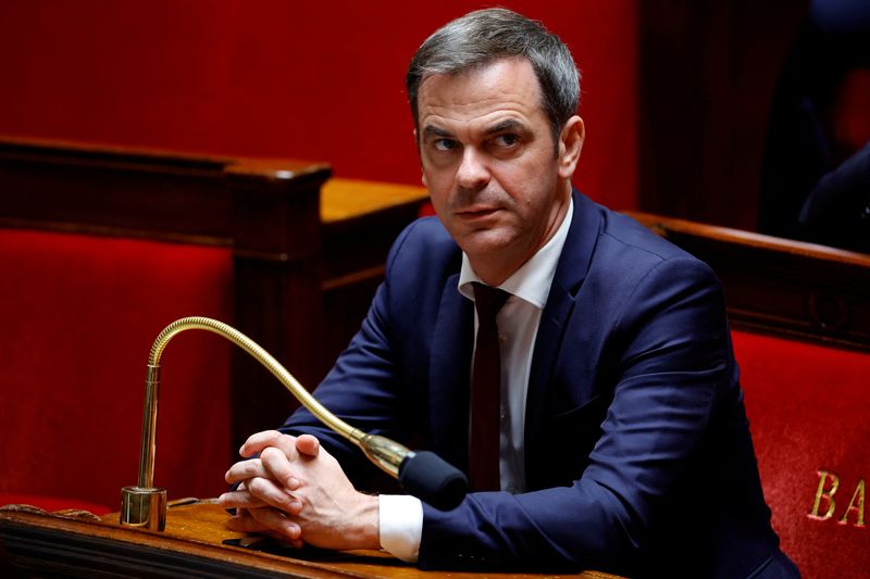 &copy; Reuters. Imagen de archivo del nuevo portavoz del gobierno francés, Olivier Veran, durante una sesión de la Asamblea Naciona en París, Francia. 28 junio 2022. REUTERS/Sarah Meyssonnier