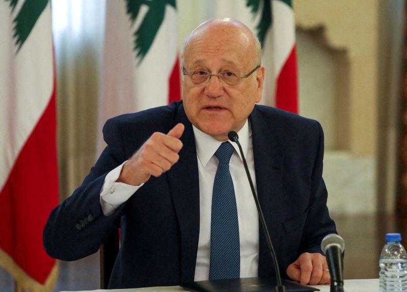 &copy; Reuters. FILE PHOTO: Lebanese Prime Minister Najib Mikati gestures during a news conference at the government palace in Beirut, Lebanon, December 28, 2021. REUTERS/Mohamed Azakir//File Photo