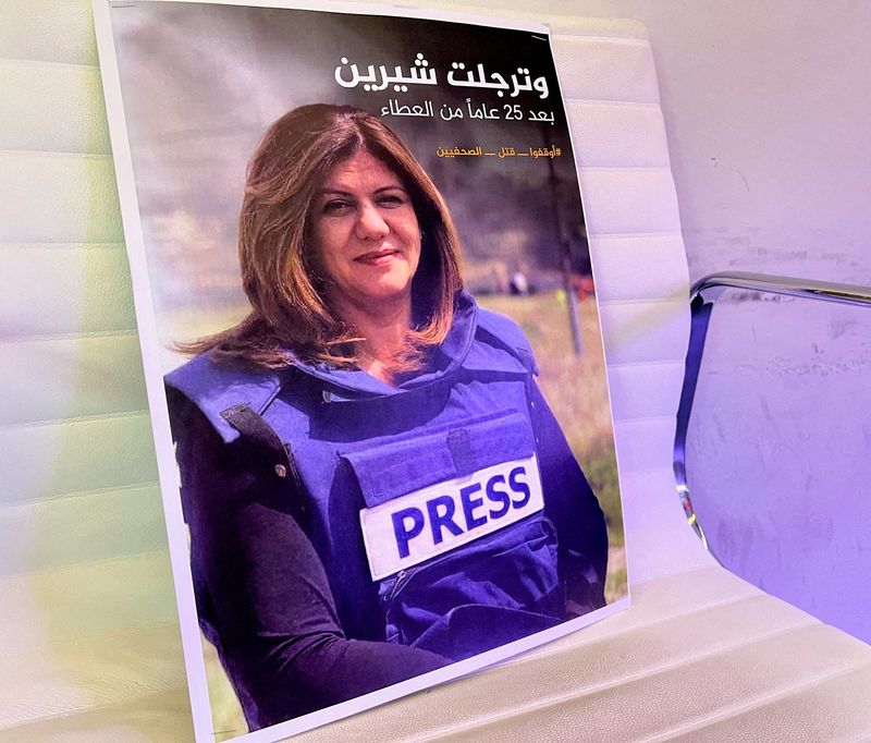 © Reuters. FILE PHOTO: A picture of Al Jazeera reporter Shireen Abu Akleh, who was killed during an Israeli raid in Jenin, is displayed at the Al-Jazeera headquarters building in Doha, Qatar, May 11, 2022. REUTERS/Imad Creidi