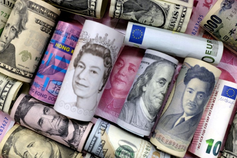 &copy; Reuters. 欧州外為市場では、ユーロとポンドがドルや円、スイスフランなどの安全通貨に対して上昇した。２０１６年１月撮影（２０２２年　ロイター/Jason Lee）