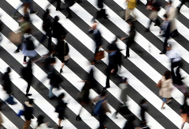 &copy; Reuters. FILE PHOTO: People cross a street in Tokyo March 18, 2015. . REUTERS/Yuya Shino