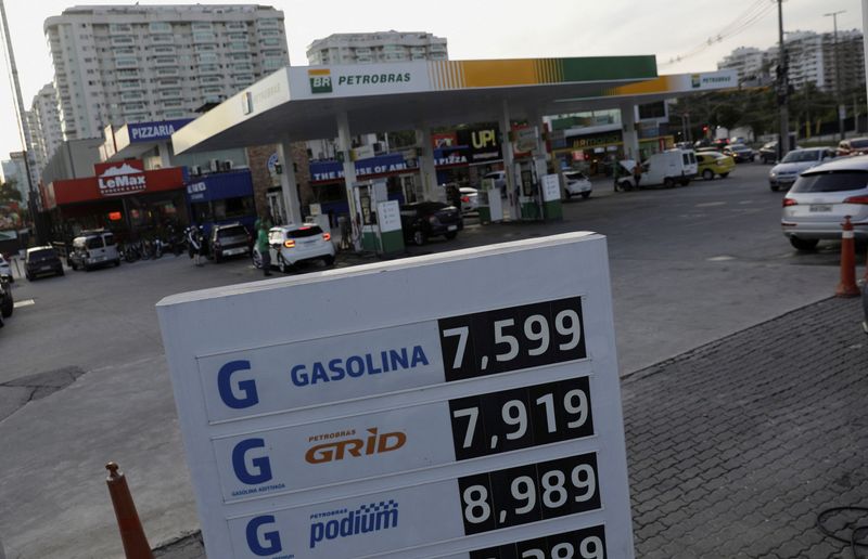 &copy; Reuters. Painel de preços de combustível em posto no Rio de Janeiro
04/07/2022
REUTERS/Ricardo Moraes/File Photo