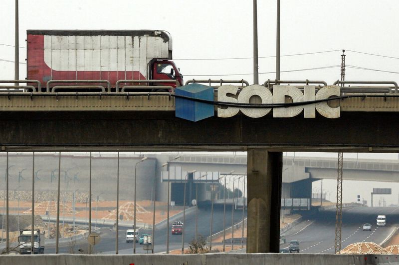 &copy; Reuters. لافتة لشركة سوديك فوق أحد جسور القاهرة في صورة من أرشيف رويترز