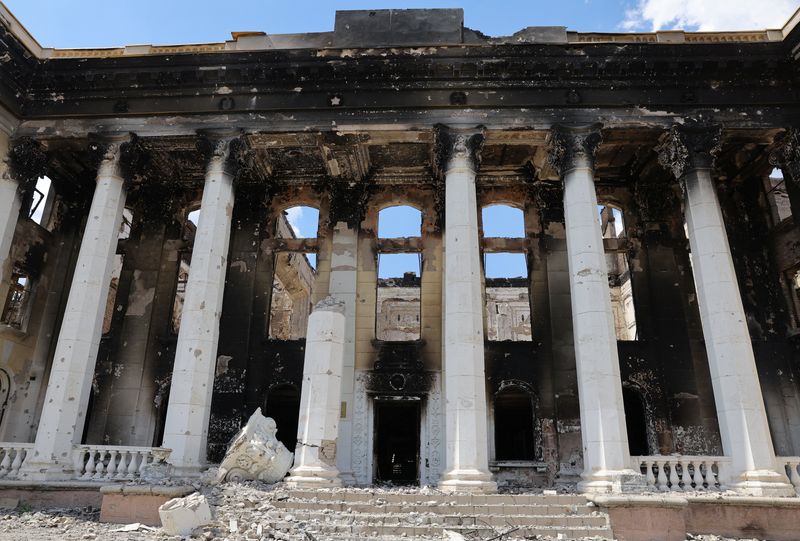 &copy; Reuters. Una vista muestra un edificio público destruido durante el conflicto entre Ucrania y Rusia en la ciudad de Lisichansk en la región de Luhansk, Ucrania. 4 de julio de 2022. REUTERS/Alexander Ermochenko