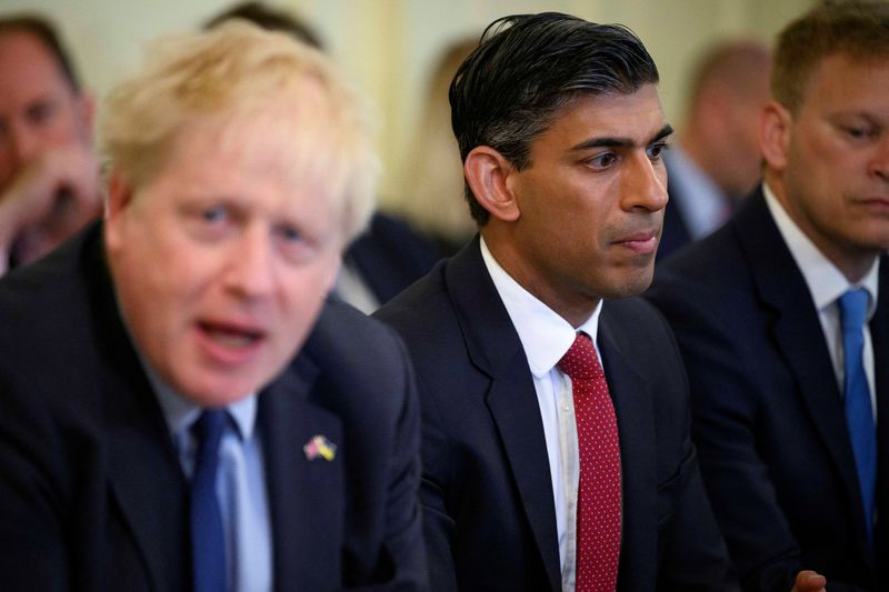 Grande-Bretagne: La crise politique s'amplifie alors que deux ministres lâchent Johnson