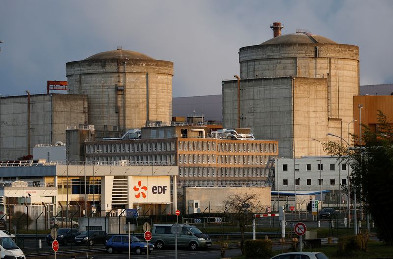 &copy; Reuters. FILE PHOTO: A view shows the Electricite de France (EDF) nuclear power plant in Avoine near Chinon, France, February 18, 2022. REUTERS/Stephane Mahe