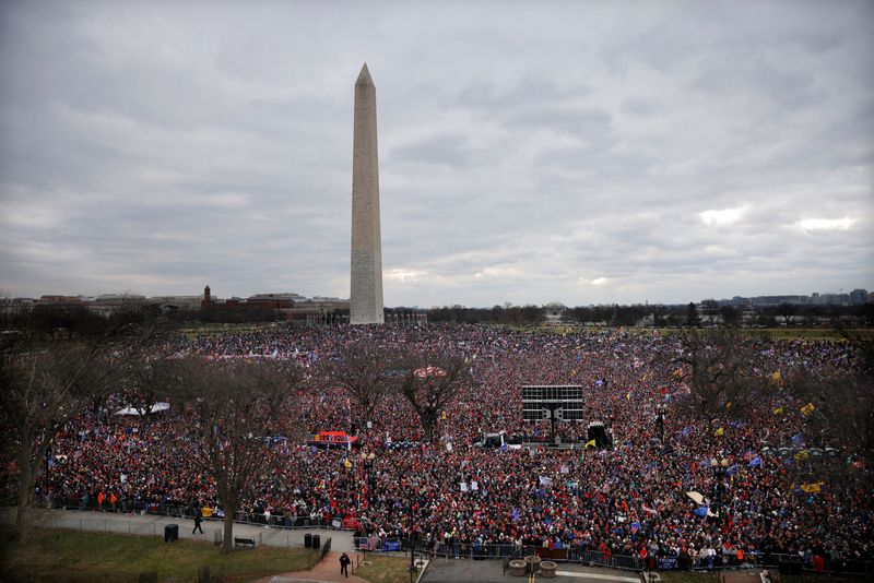 &copy; Reuters. FILE PHOTO: Supporters of U.S. President Donald Trump attend a rally organized at the White House ellipse to contest the certification by the U.S. Congress of the results of the 2020 U.S. presidential election at the Washington Monument by the White House