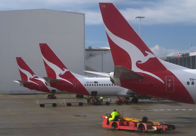 &copy; Reuters. 　７月６日、豪カンタス航空の航空機エンジニアは、賃金交渉で会社側と合意できなかったことを受け、来月以降に最大１２時間の業務停止と残業禁止を行う是非について投票を実施してい