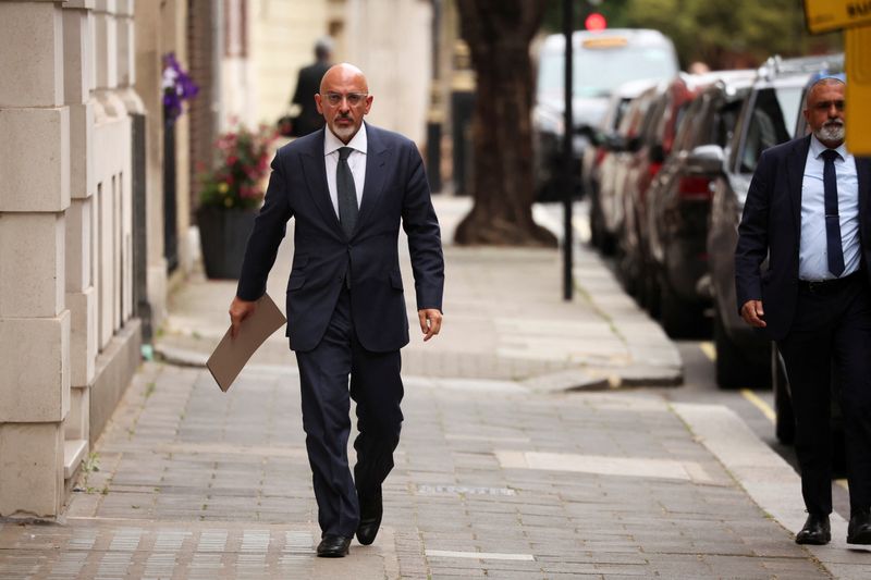 © Reuters. British new Chancellor of the Exchequer Nadhim Zahawi arrives for TV interviews, in London, Britain, July 6, 2022. REUTERS/Phil Noble