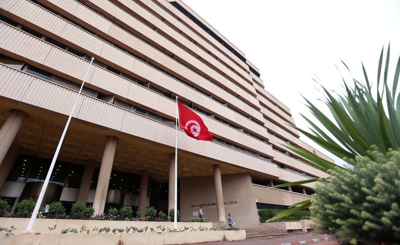 © Reuters. مقر المركزي التونسي وسط العاصمة في صورة من أرشيف رويترز.