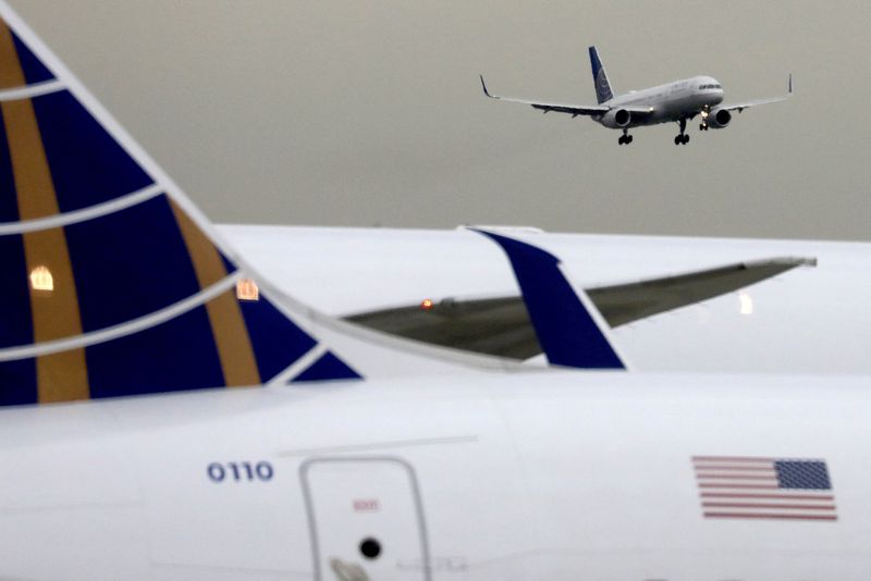 &copy; Reuters. FILE PHOTO: A United Airlines passenger jet lands at Newark Liberty International Airport, New Jersey, U.S. December 6, 2019. REUTERS/Chris Helgren