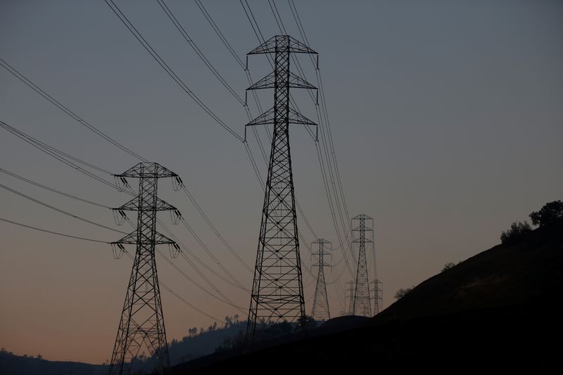 &copy; Reuters. Torres de transmissão de energia
REUTERS/Stephen Lam