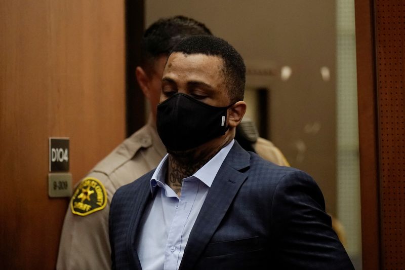 © Reuters. Eric Holder Jr., who is accused of killing  rapper Nipsey Hussle, enters a courtroom to hear the verdicts in his murder trial at Los Angeles Superior Court in Los Angeles, California, U.S. July 6, 2022. Jurors have found the 32-year-old man guilty of first-degree murder for the 2019 fatal shooting of the rapper. Jae C. Hong/Pool via REUTERS