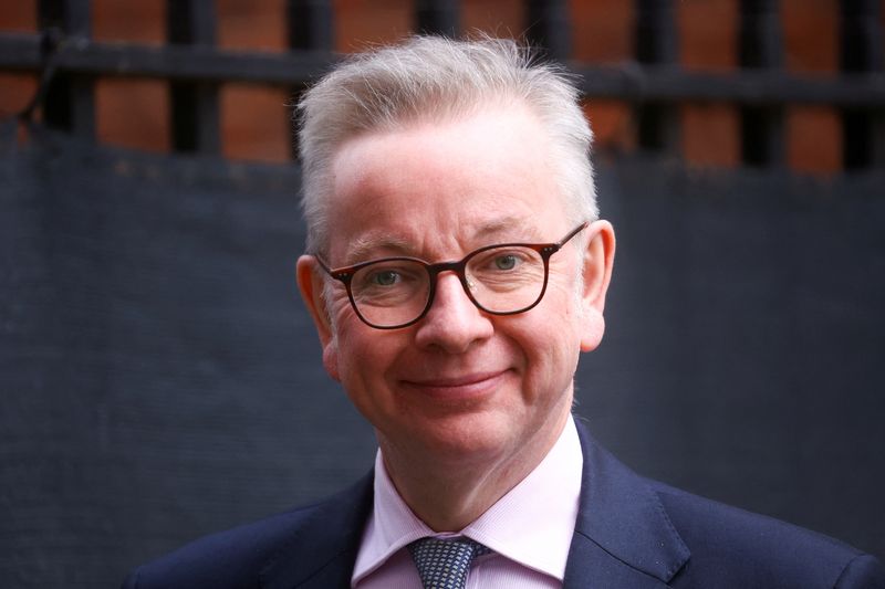 &copy; Reuters. مايكل جوف وزير الدولة لشؤون الإسكان والمجتمعات خارج مقر الحكومة البريطانية في لندن يوم التاسع من مارس اذار 2022. تصوير: هانا مكاي - رويترز.