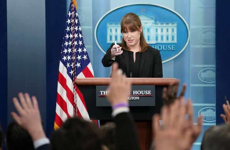 &copy; Reuters. كيت بيدينجفيلد مديرة الاتصالات في البيت الأبيض في إفادة صحفية في البيت الأبيض بواشنطن يوم 29 مارس آذار 2022. تصوير: كيفن لامارك - رويترز