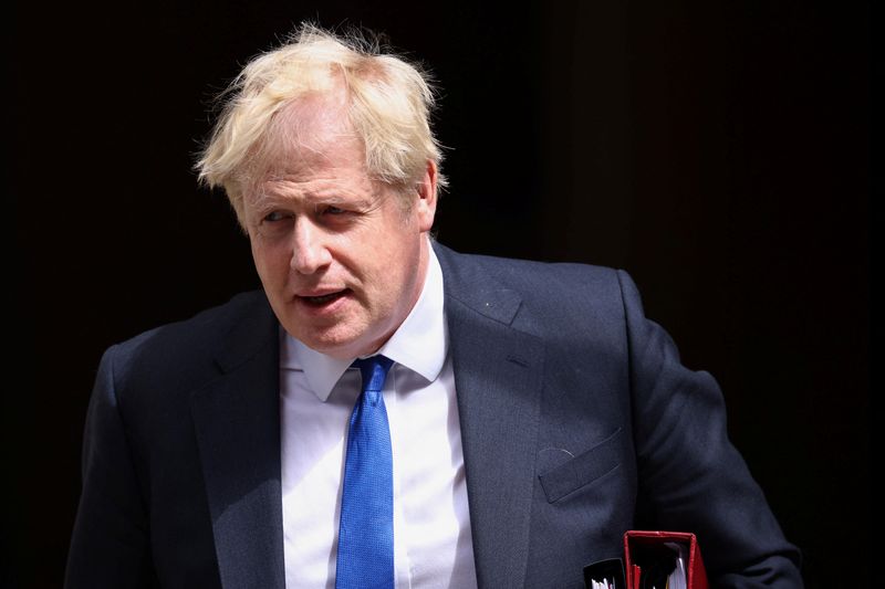 © Reuters. British Prime Minister Boris Johnson walks at Downing Street in London, Britain July 6, 2022. REUTERS/Henry Nicholls