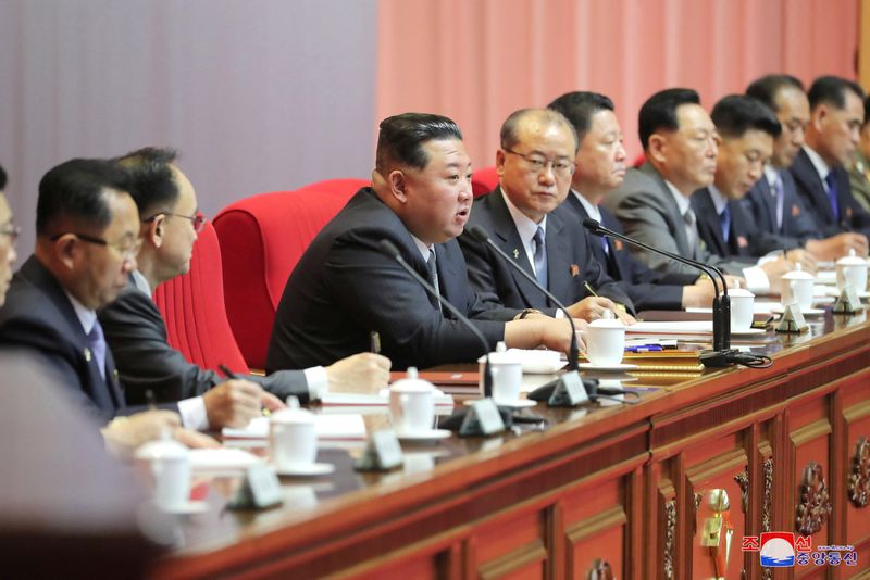 &copy; Reuters.   ７月７日、北朝鮮の国営メディアは、金正恩総書記が朝鮮労働党による「一枚岩」の指導力を社会全体で強化することを目的とした異例の会議を開催したと報じた。写真は会議で発言する