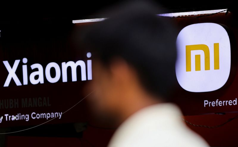 &copy; Reuters. FILE PHOTO: A man walks past a logo of Xiaomi, a Chinese manufacturer of consumer electronics, outside a shop in Mumbai, India, May 11, 2022. REUTERS/Francis Mascarenhas