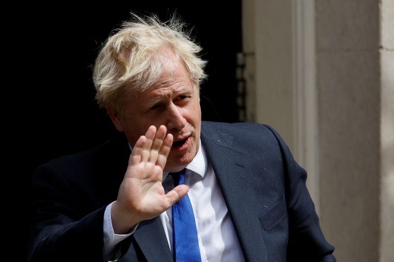 &copy; Reuters. El primer ministro británico Boris Johnson en Downing Street, en Londres, Reino Unido, el 6 de julio de 2022. REUTERS/John Sibley