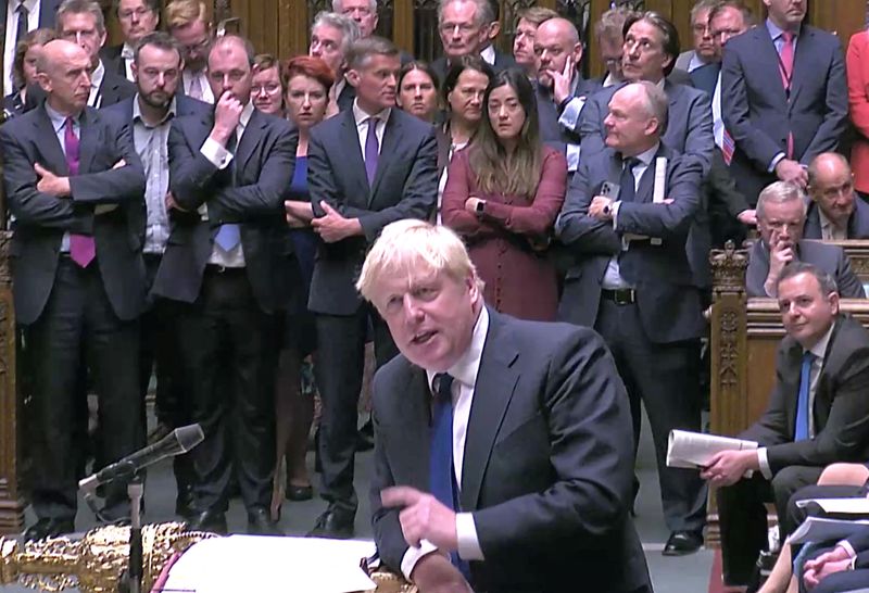 &copy; Reuters. رئيس الوزراء البريطاني بوريس جونسون يتحدث أمام البرلمان يوم الأربعاء. صورة لرويترز.