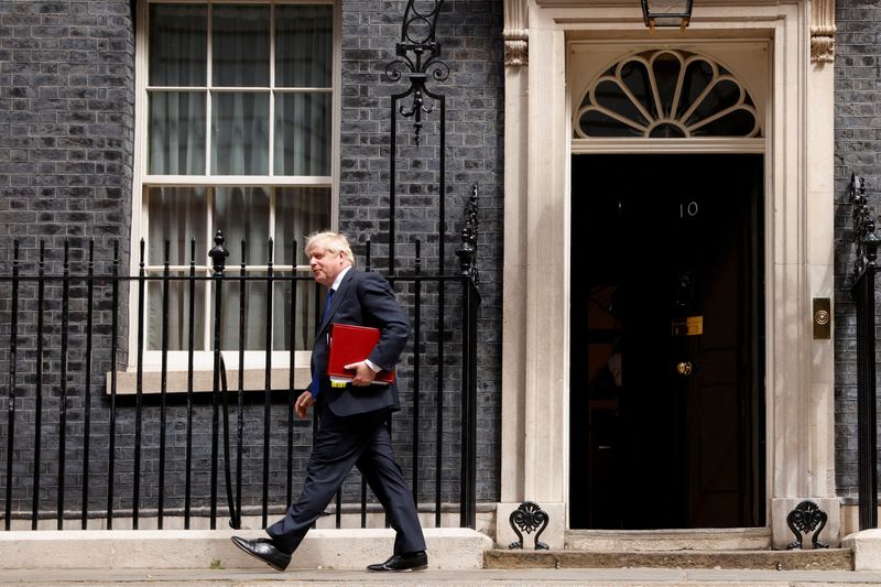 &copy; Reuters. British Prime Minister Boris Johnson walks at Downing Street, in London, Britain, July 6, 2022. REUTERS/John Sibley    
