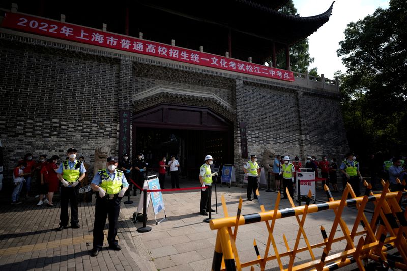 &copy; Reuters. Shanghaï et plusieurs autres villes de Chine sont de nouveau en alerte face au COVID-19 et les autorités s'emploient à étouffer toute résurgence de l'épidémie afin d'éviter d'imposer de nouvelles restrictions sanitaires dans le cadre de la politiq