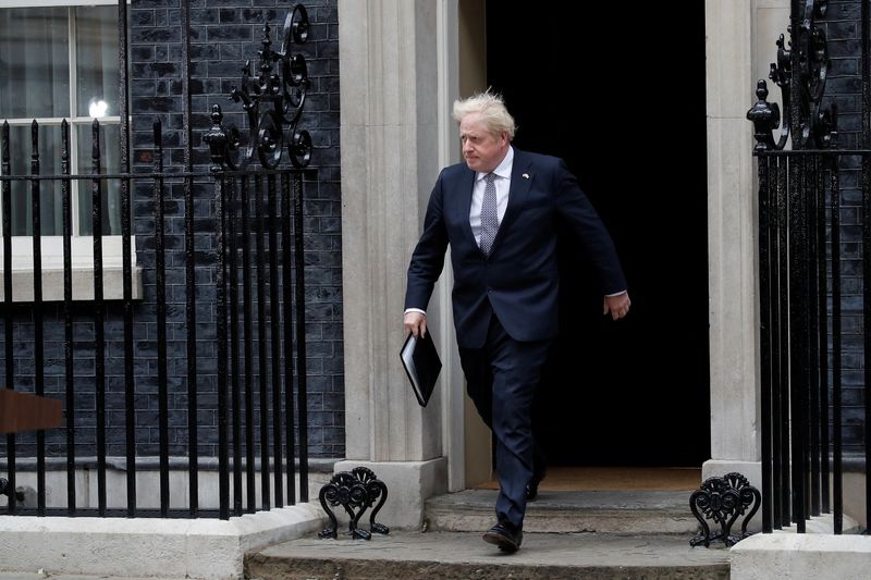 &copy; Reuters. El primer ministro británico Boris Johnson llega para hacer una declaración en Downing Street en Londres, Reino Unido, el 7 de julio de 2022. REUTERS/Peter Nicholls